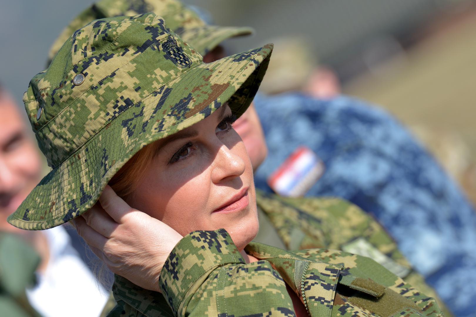 Za predsjednicu Republike zdesna hvalospjevi, slijeva kritike