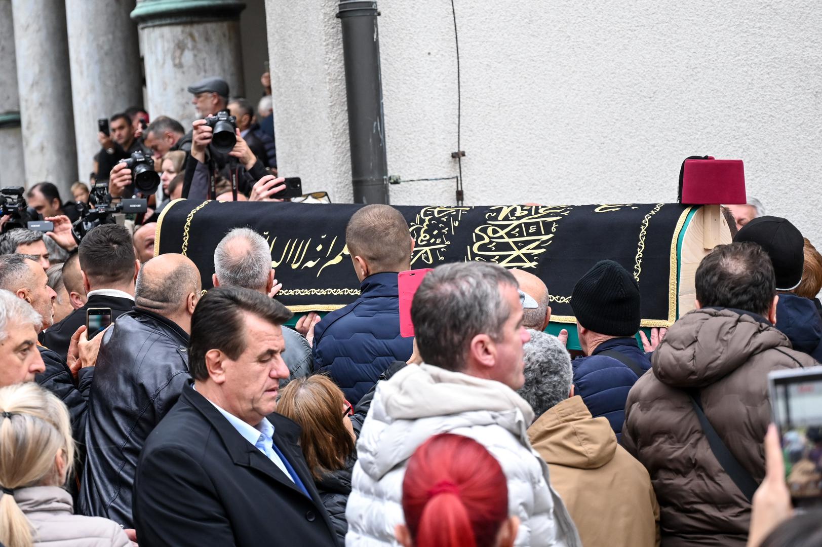 U Sarajevu je danas, 13. listopada proglašen Dan žalosti zbog smrti legendarnog glazbenika Halida Bešlića.