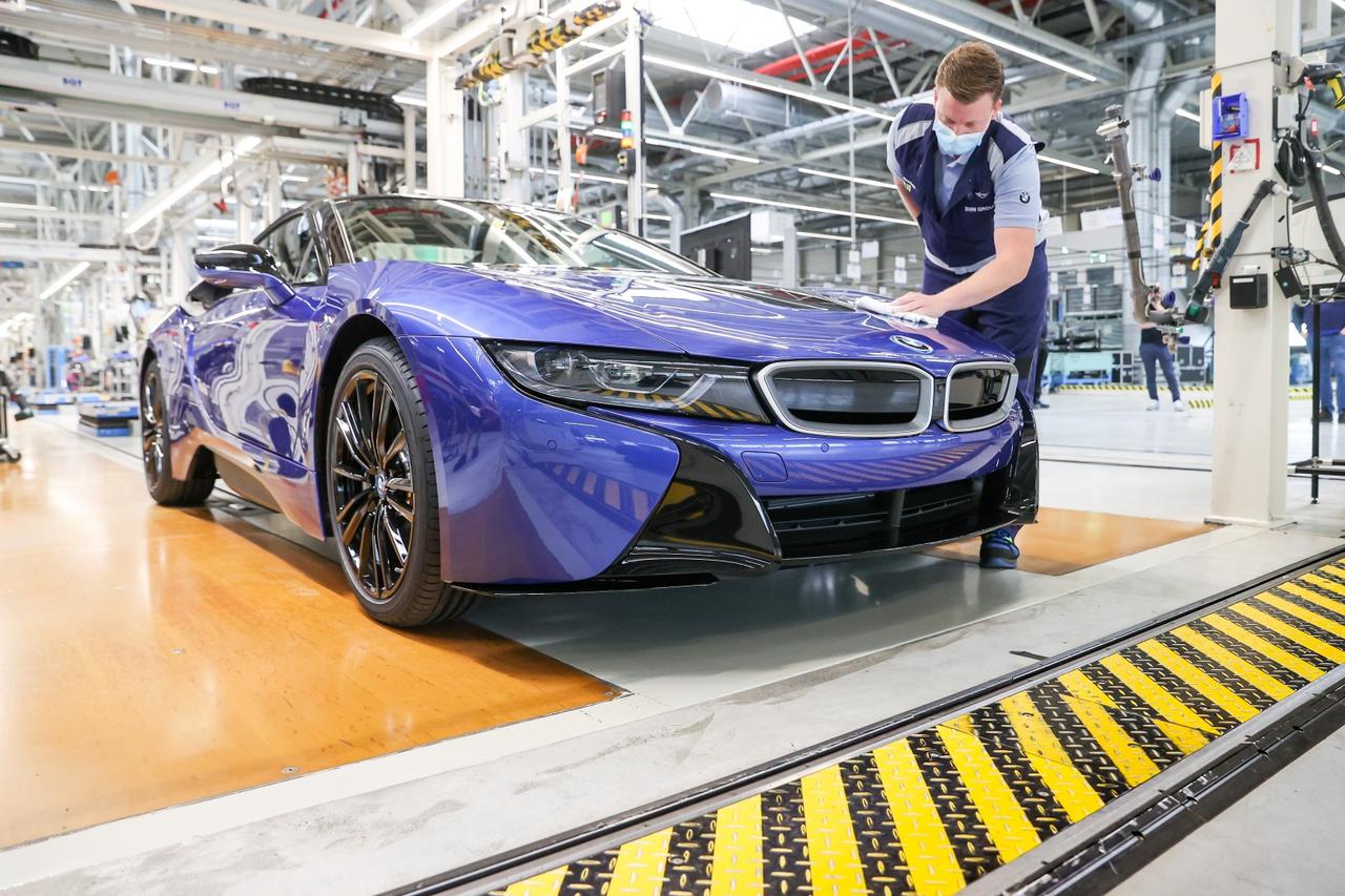 The last BMW i8 rolls off the production line