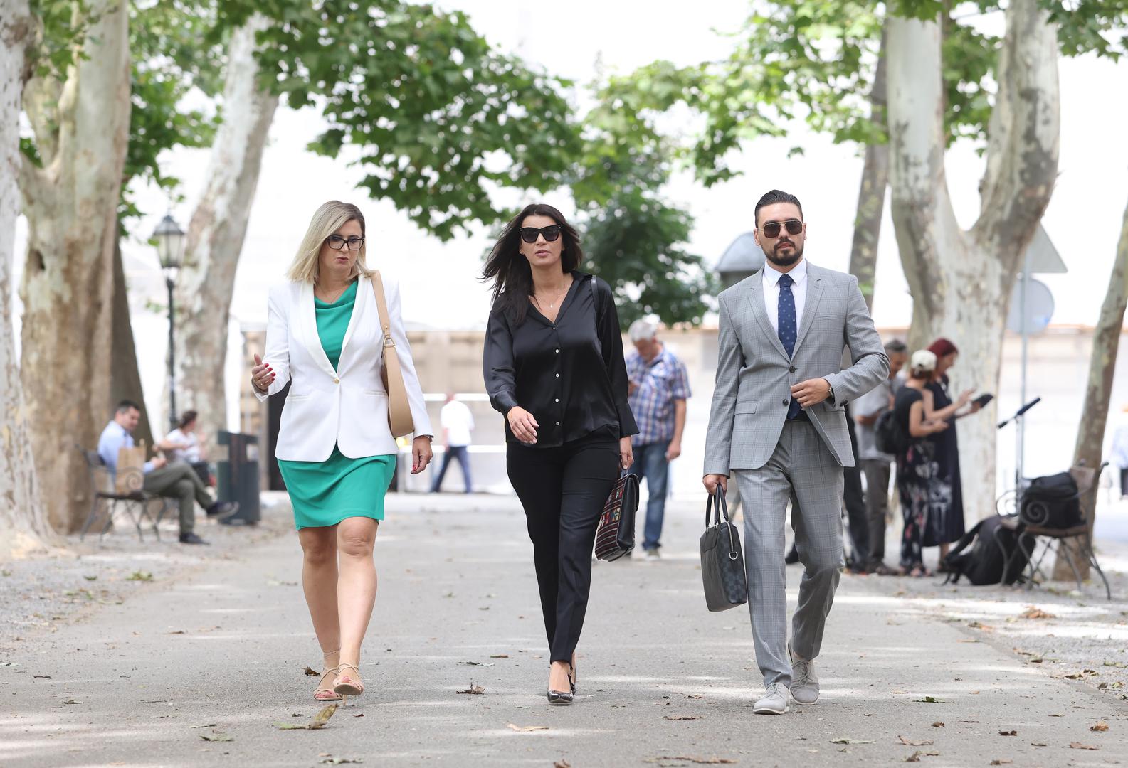 Naime, istražitelji su zabilježili da je o pronalasku prislušnog uređaja Josipa razgovarala s najmanje dvije osobe – Tonijem Matasom, nekadašnjim šefom zadarskog Centra SOA-e, te sa svojim tadašnjim prijateljem, poduzetnikom Josipom Pleslićem. Pleslić je ipak oslobođen svih optužbi. Kasnije je počeo razvijati i biznis i odnos s Josipom Rimac.