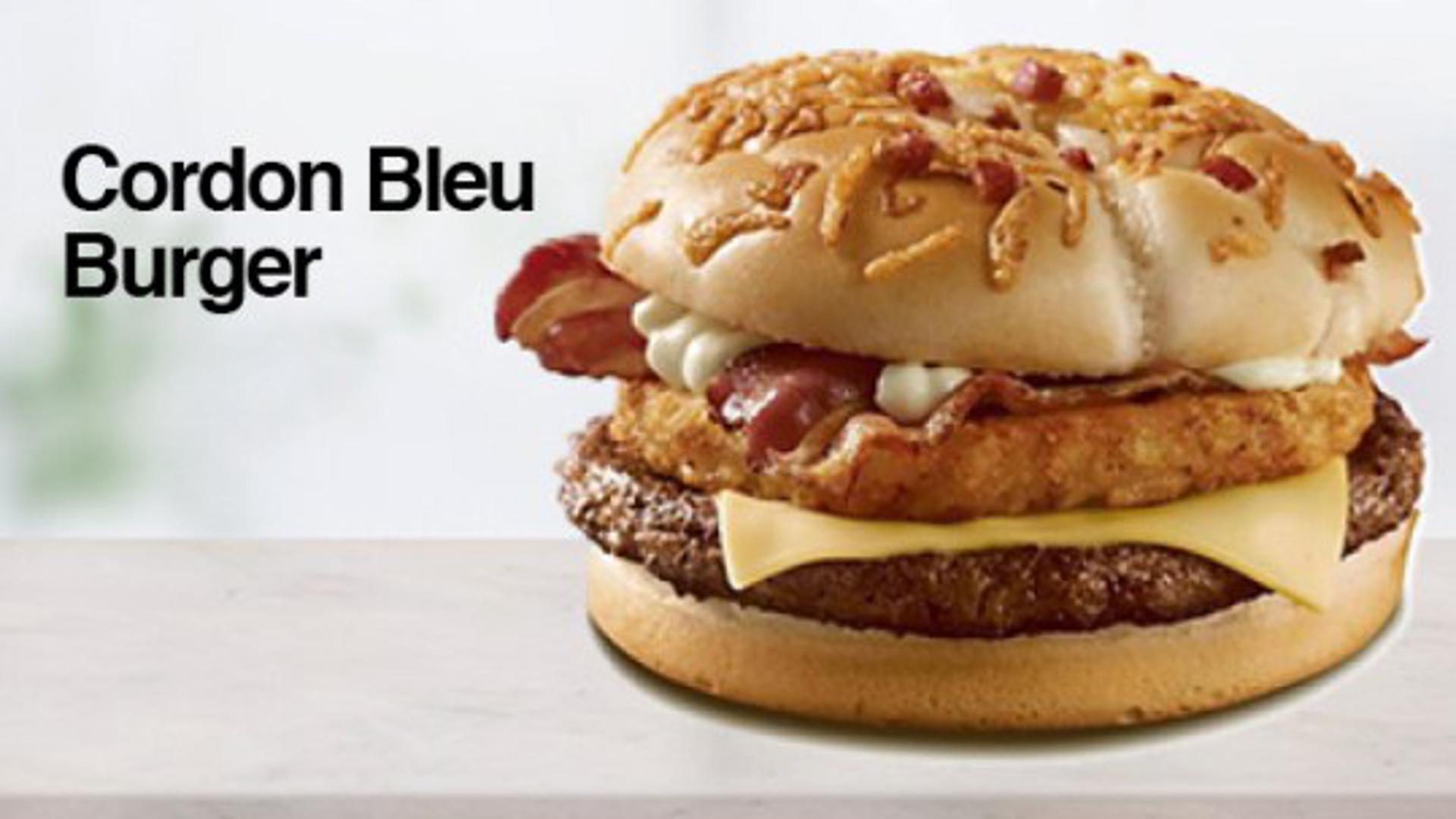 Burger s pljeskavicom od junetine, sirom, slaninom, umakom i jednim dodatkom koji se može pronaći samo u Poljskoj - pohana piletina punjena šunkom i sirom.