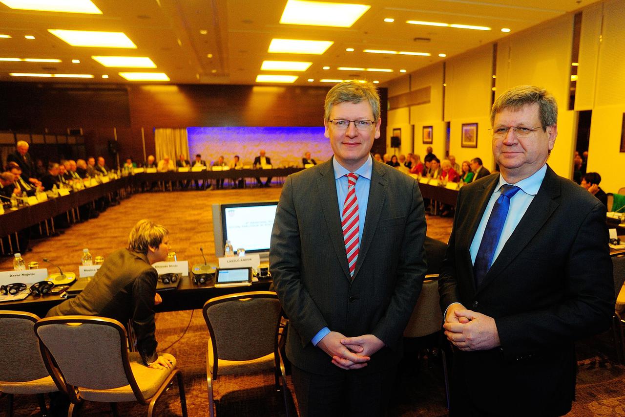 18.10.2013., Zagreb - 4. regionalni okrugli stol Zaklade Friedrich Ebert, Socijalni dijalog u jugoistocnoj Europi. Povjerenik Europske unije Laszlo Andor, Mirando Mrsic.  Photo: Daniel Kasap/PIXSELL