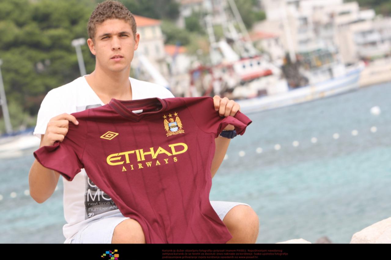 'MAX SPECIJAL      23.07.2012., Omis - Mario Jelavic, mladi perspektivni nogometas koji je karijeru zapoceo u Hajduku, potpisao je ugovor s Manchester City-em.  Photo: Ivo Cagalj/PIXSELL'