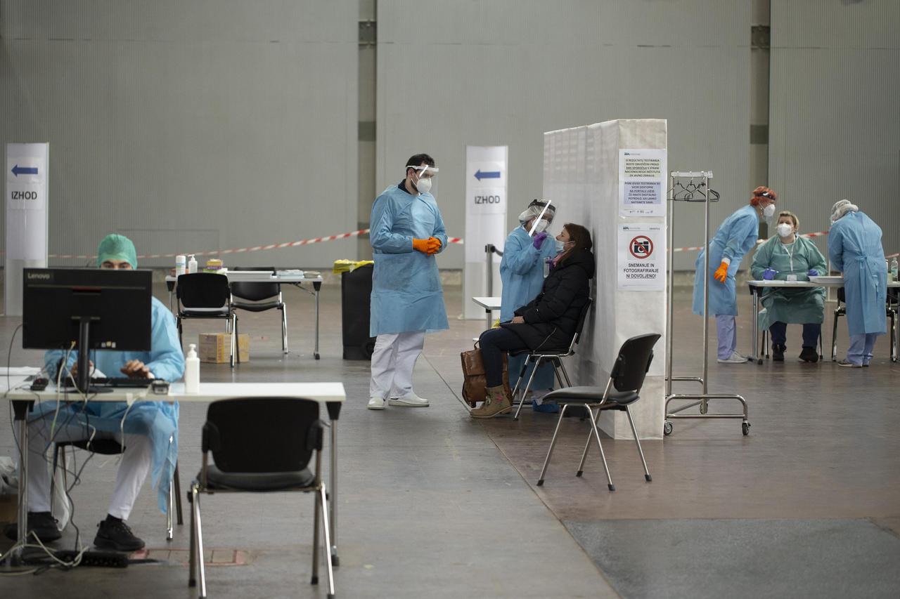 SLOVENIA-LJUBLJANA-TEACHERS-COVID-19-MASS TEST