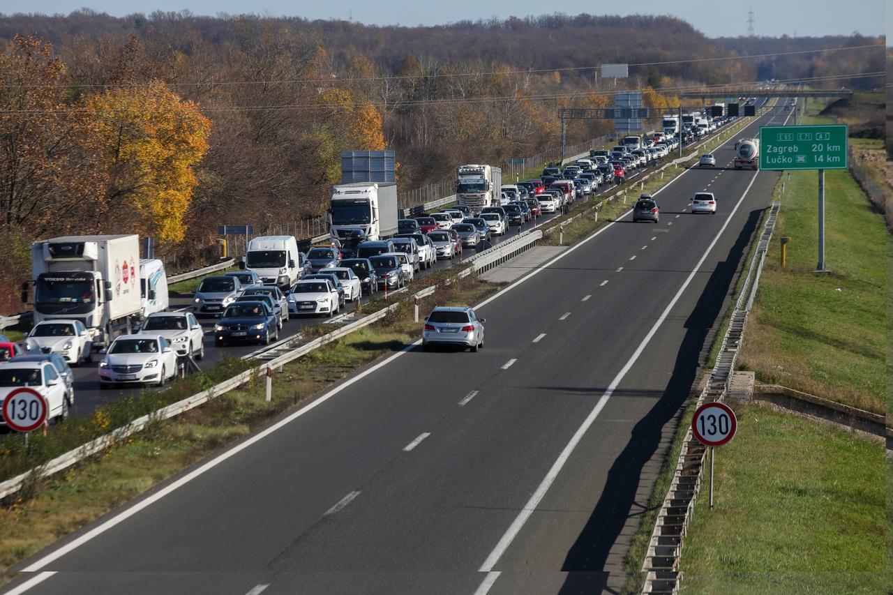 Gužva na autocesti A1 u smjeru Karlovca zbog prometne nesreće u kojoj su smrtno stradale 4 osobe