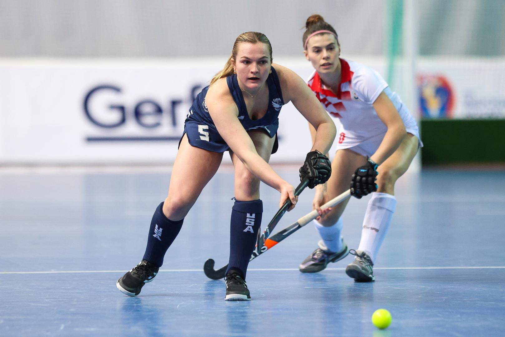 Hrvatska ženska reprezentacija u dvoranskom hokeju je porazom od SAD-a sa 6-3 i dalje bez boda na Svjetskom prvenstvu koje se održava u Rovinju