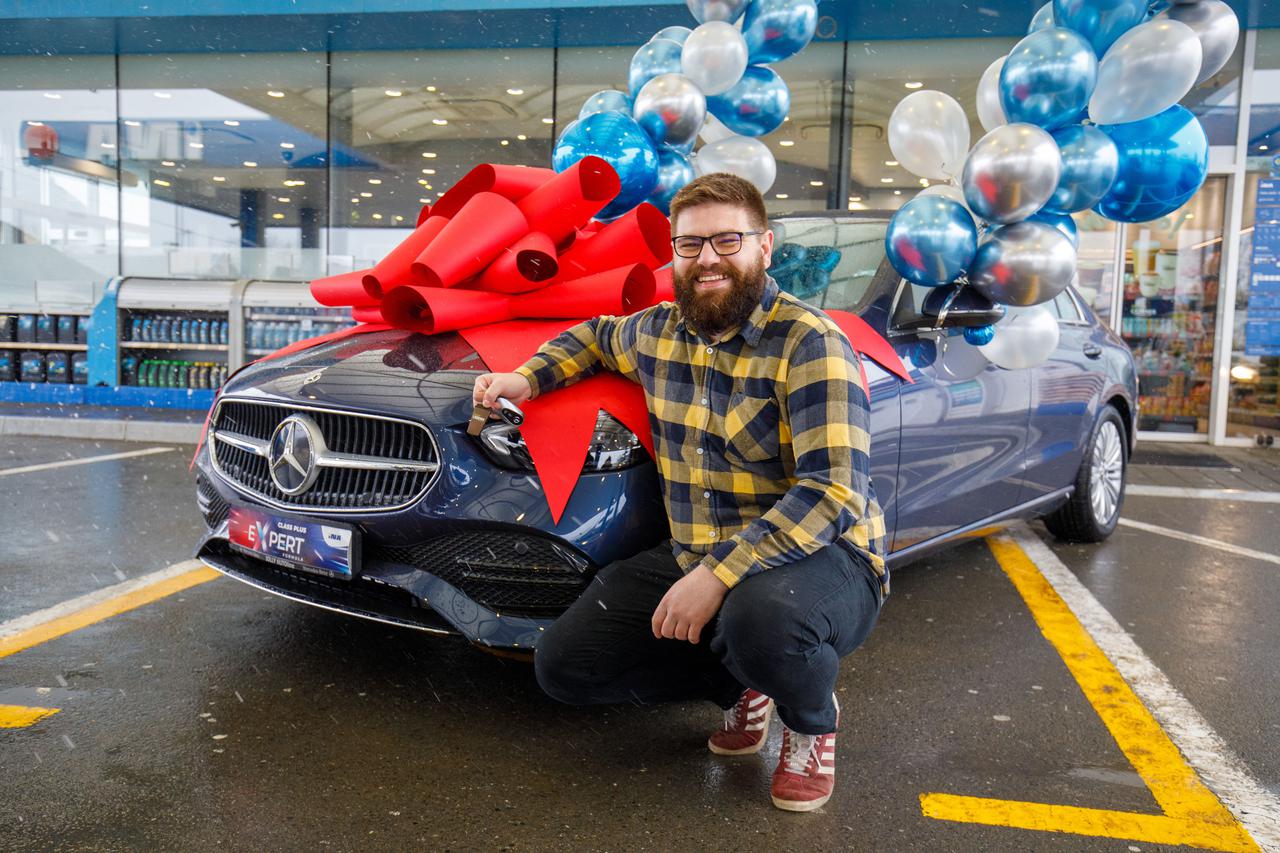Uručen Mercedes sretnom dobitniku u Ininoj nagradnoj igri