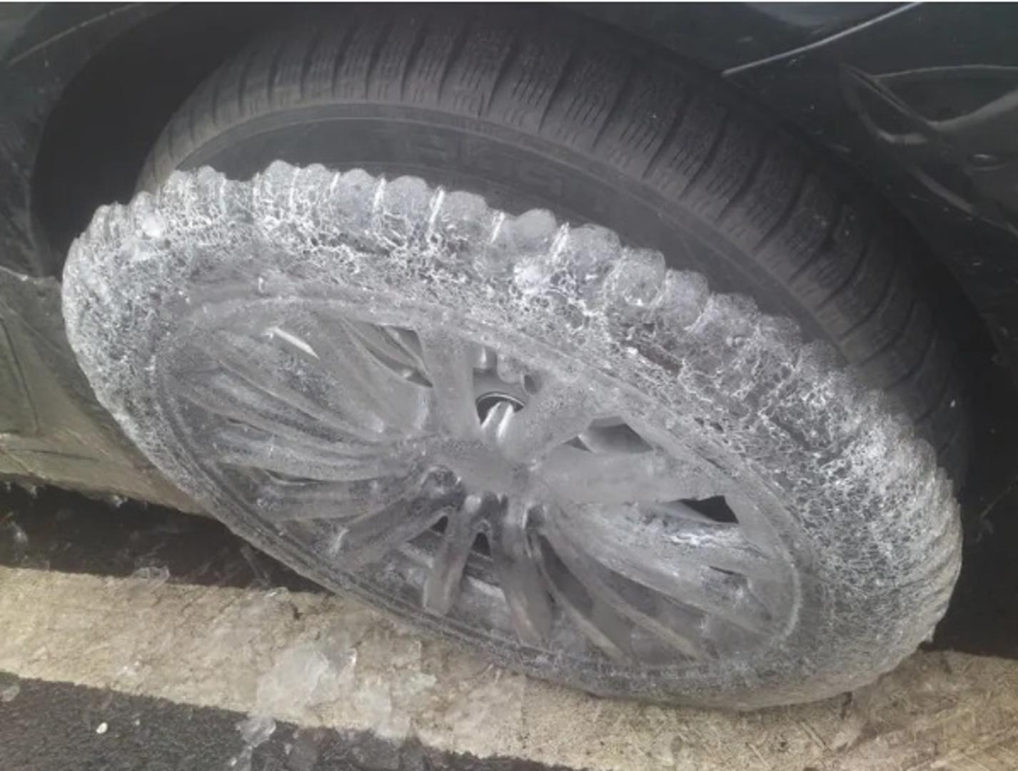 I kotači su smrznuti.