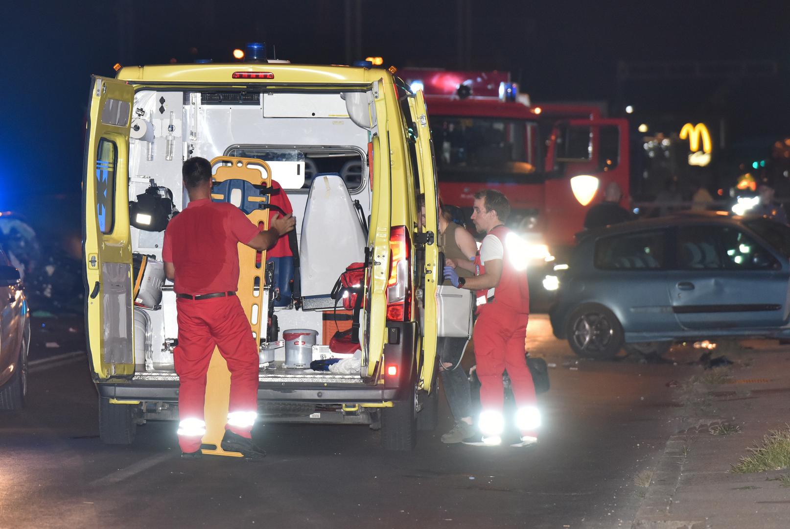 STRAVIČAN PRIZOR -  Policija je u četvrtak navečer radila očevid, a o silini sudara svjedočile su krhotine uništenih vozila. U nesreći su sudjelovala četiri vozila