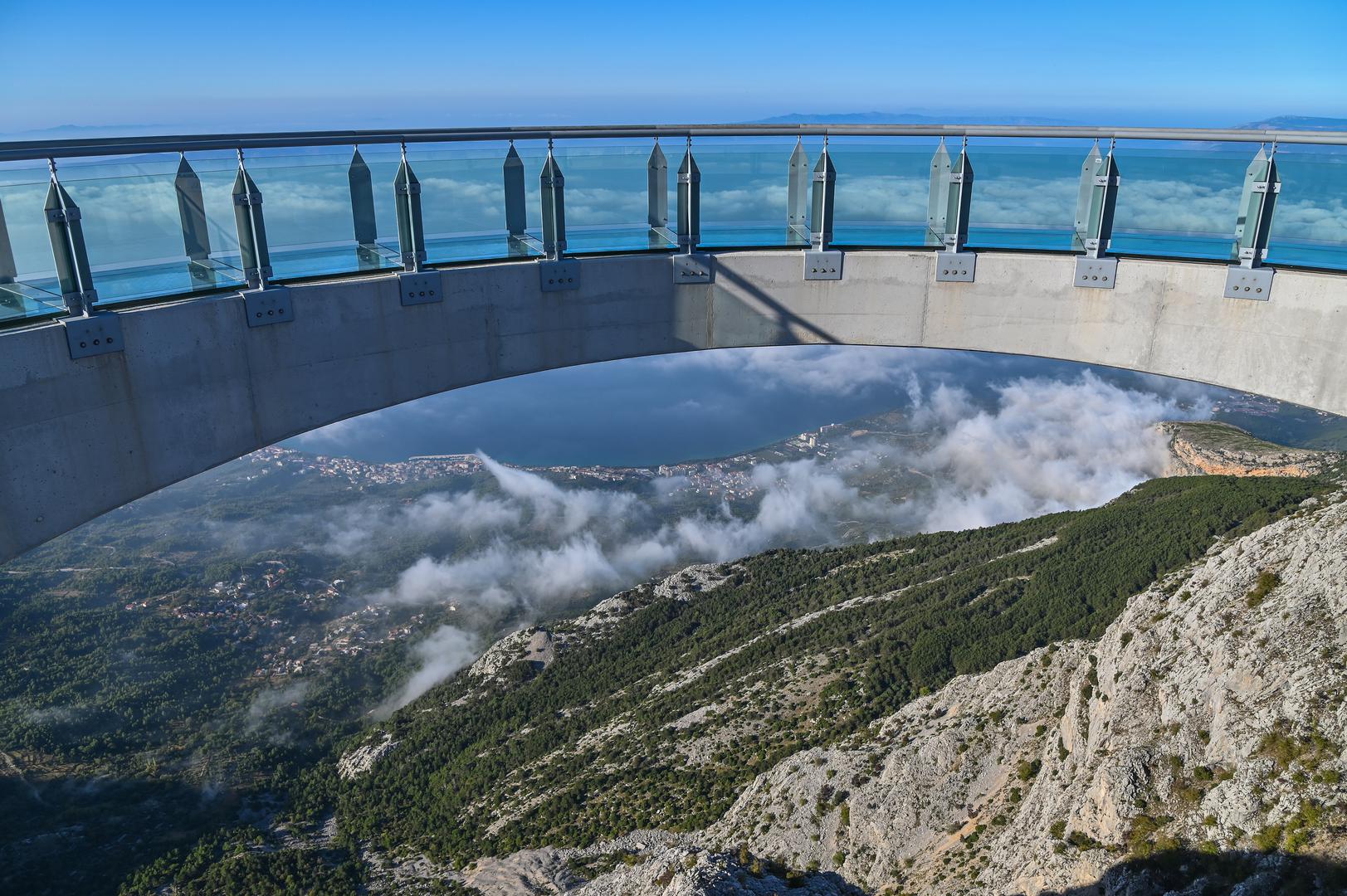  Vidikovac je otvoren svakodnevno u navedenom vremenu, osim u slučaju nepovoljnih vremenskih uvjeta i nepredviđenih okolnosti. Posjet vidikovcu uključen je u cijenu ulaznice u Park prirode Biokovo. Ulaznice se mogu kupiti pet dana unaprijed u periodu kada je Park otvoren za posjećivanje.