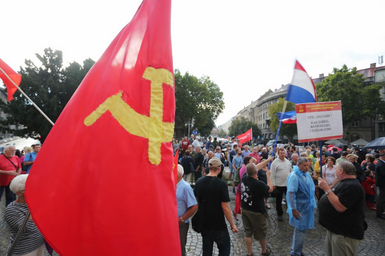Prosvjed protiv micanja imena maršala Tita