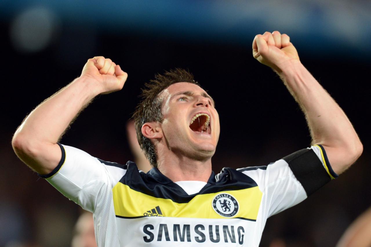 'Chelsea\'s midfielder Frank Lampard celebrates after winning the UEFA Champions League second leg semi-final football match Barcelona against Chelsea at the Cam Nou stadium in Barcelona on April 24, 