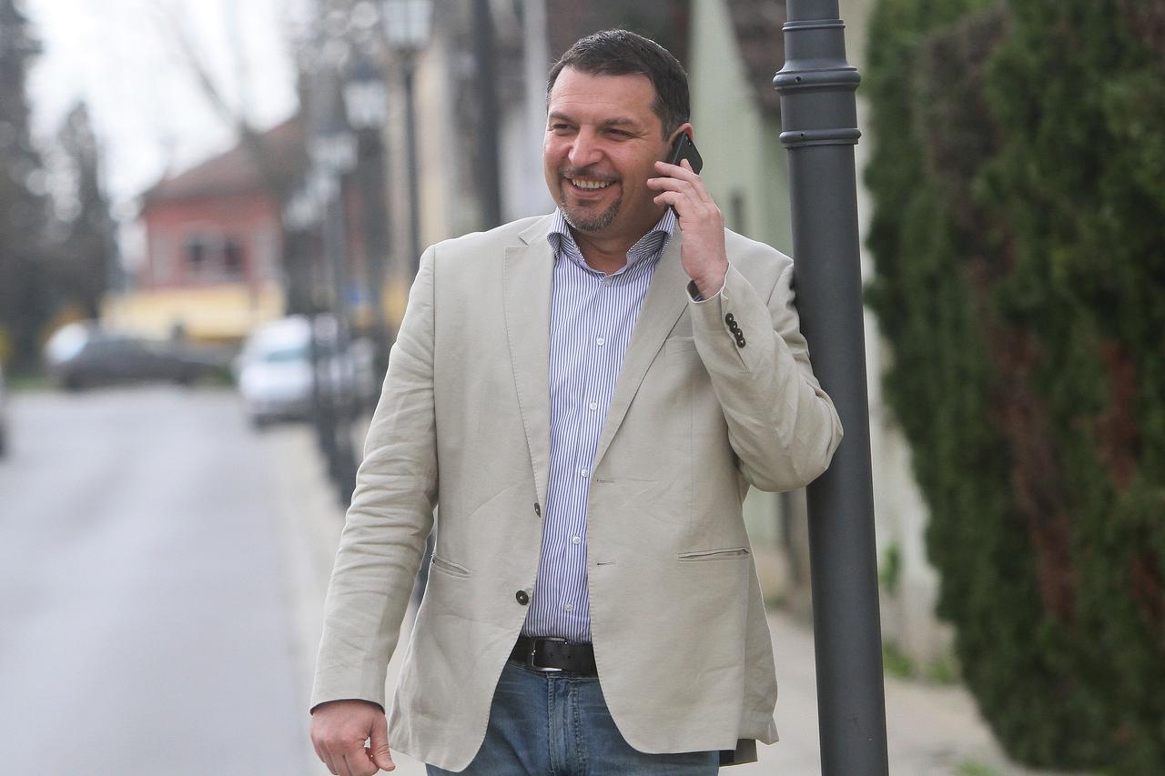 27.03.2014., Djurdjevac - Nezavisni kandidat Zeljko Lackovic je na izborima za gradonacelnika Djurdjevca uvjerljivo pobijedio protukandidate iz redova SDP-a, HDZ-a i drugih stranaka koje vec godinama kroje sudbinu grada. Photo: Marijan Susenj/PIXSELL