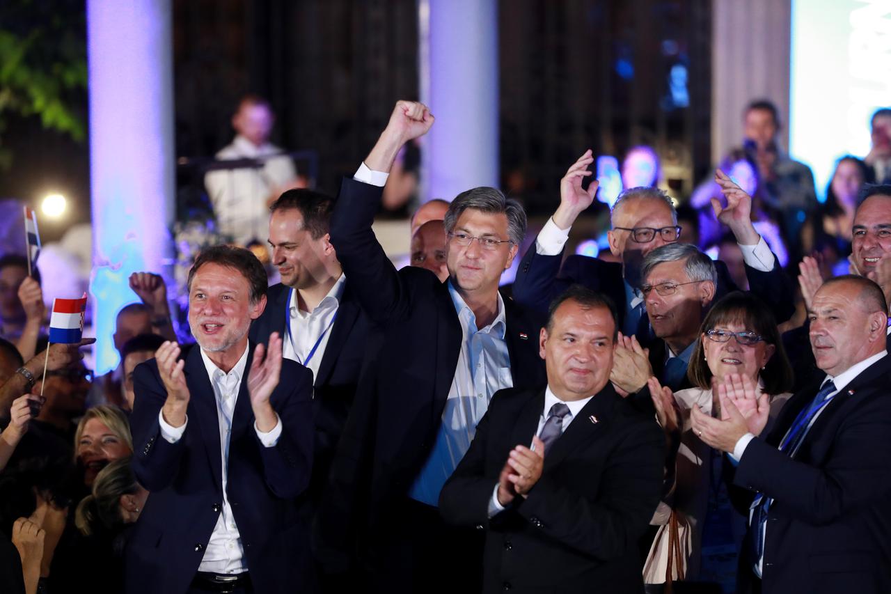 Zagreb: Doček izbornih rezultata u stožeru HDZ-a