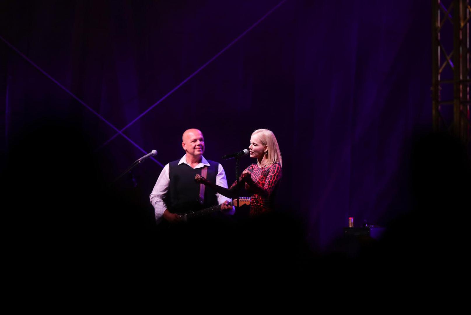 Jelena je na Trgu Svetog Trojstva pjevala za svoje brojne obožavatelje.