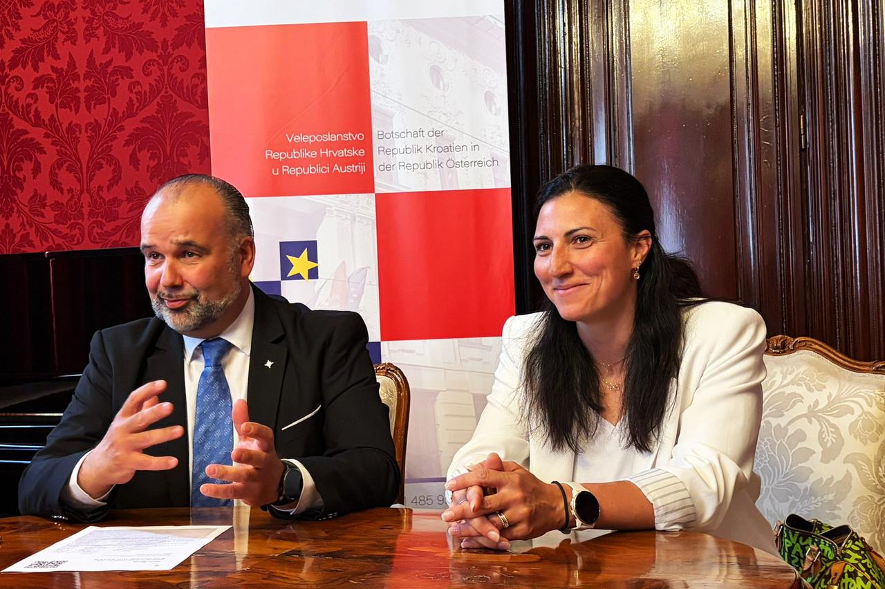 Predstavnica austrijskih Hrvata u Savjetu Vlade Republike Hrvatske  Mirna Jukić Berger sastala se je u hrvatskom Veleposlanstvu u Beču s  predstavnicima hrvatskih Udruga u Austriji