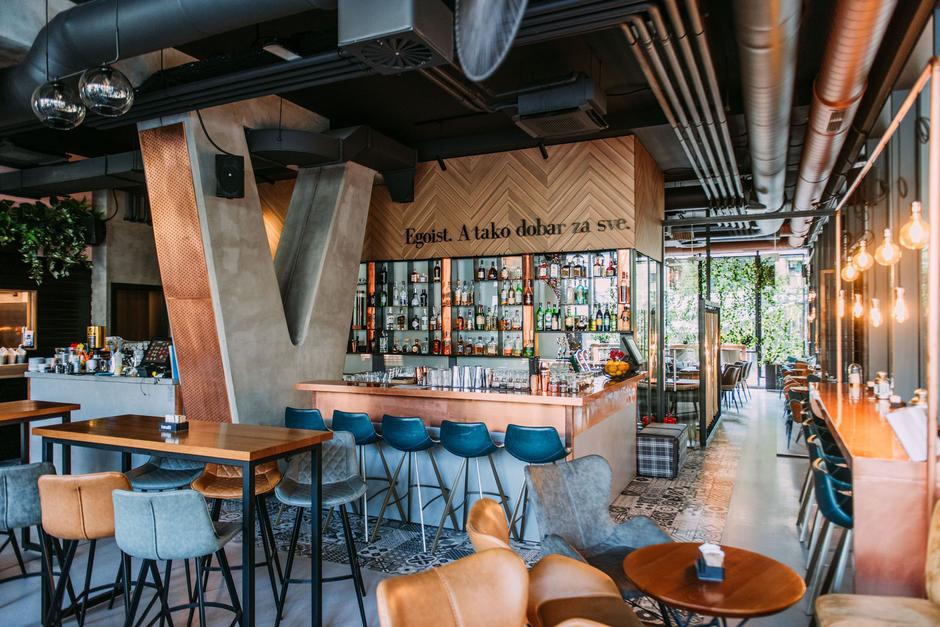 Egoist bar