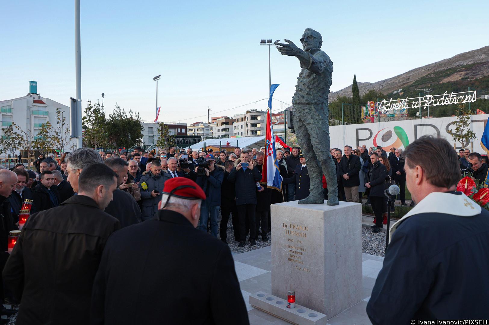07.12.2023., Podstrana - Predsjednik Vlade Andrej Plenkovic sudjelovao je na svecanosti otkrivanja spomenika dr. Franji Tudjmanu u parku Petricevo u Podstrani.  Photo: Ivana Ivanovic/PIXSELL