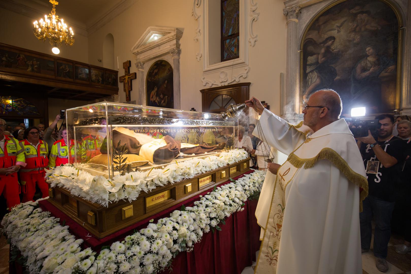 Veliki broj vjernika dočekao sarkofag s relikvijama tijela sv. Leopolda Mandića