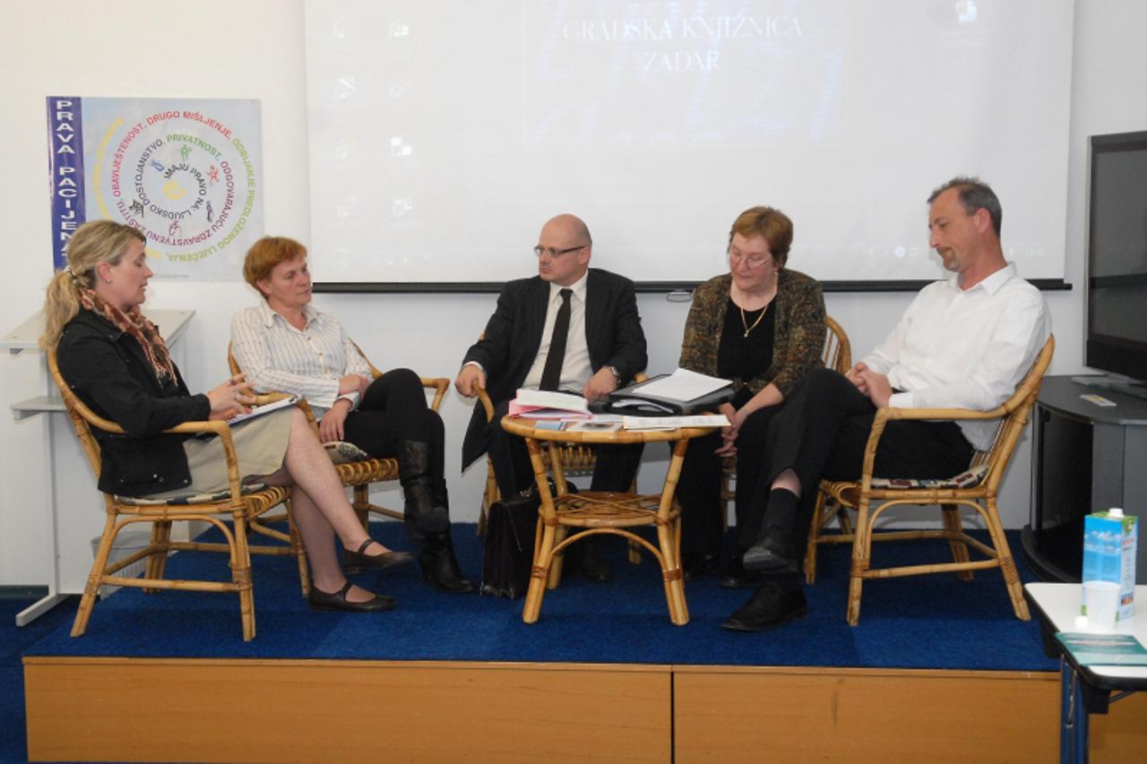 'ZADAR, 06.05.2010. Javna tribina o problemima ovisnosti odrzana u gradskoj knjiznici u Zadru Photo: Dino Stanin/PIXSELL'