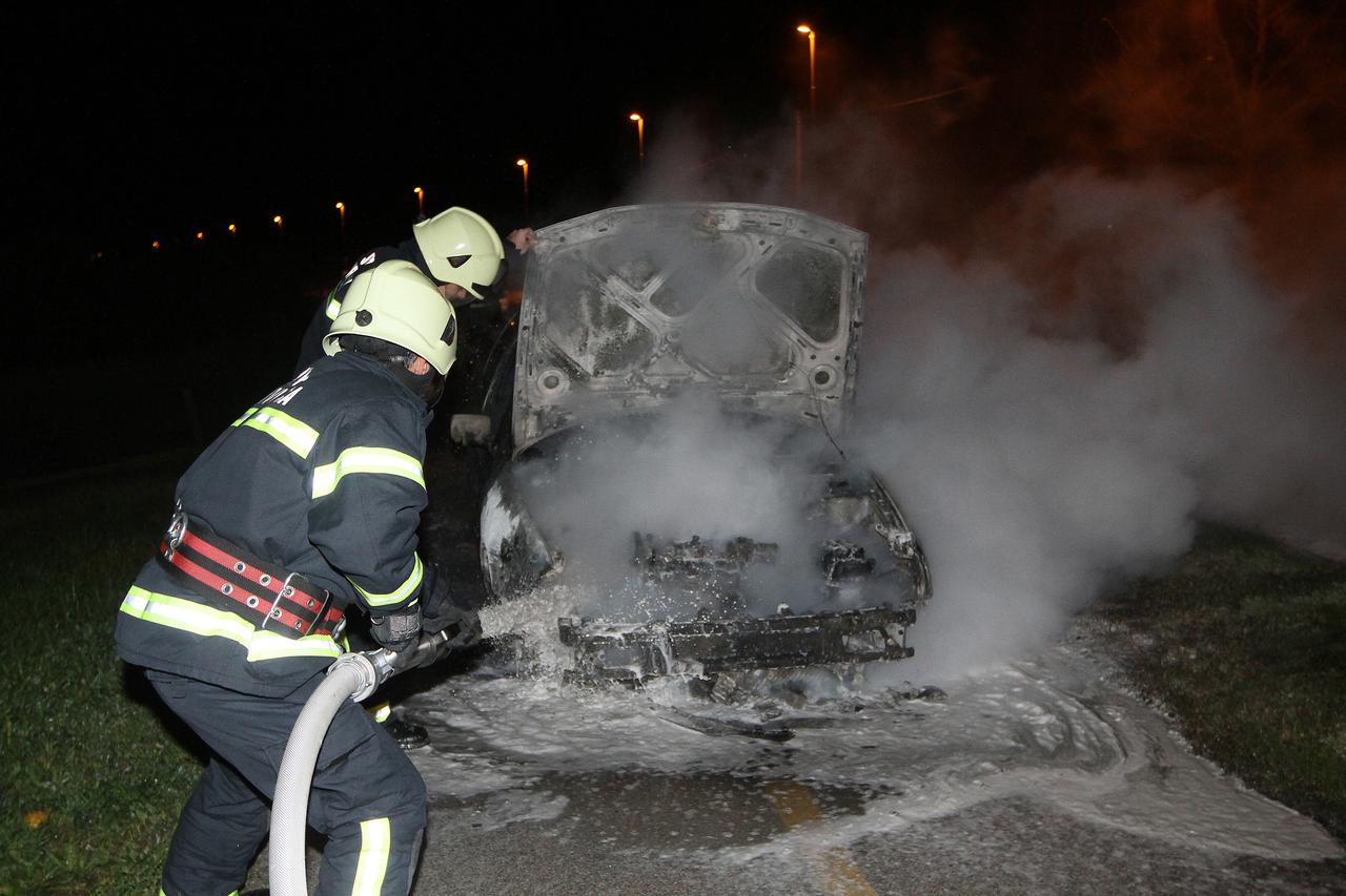 Ilustracija: Zapaljeni automobil