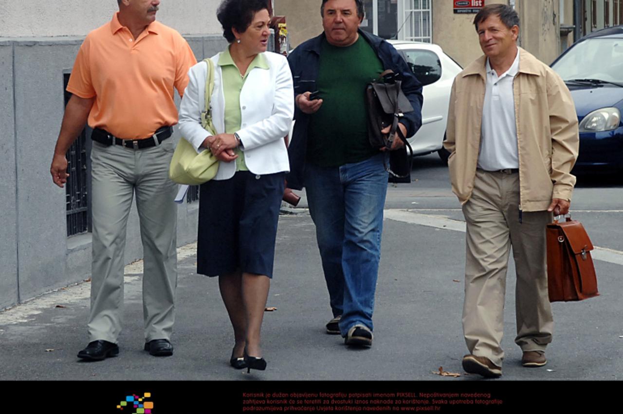 '22.09.2011., Sisak - Nakon visegodisnjeg spora, cetvero radnika sisackog Vodovoda, Fadil Ibrahimpasic, Stjepan Stankovic, Dubravka Pogledic i Branko Spiljar na Opcinskom sudu dobilo je spor protiv di