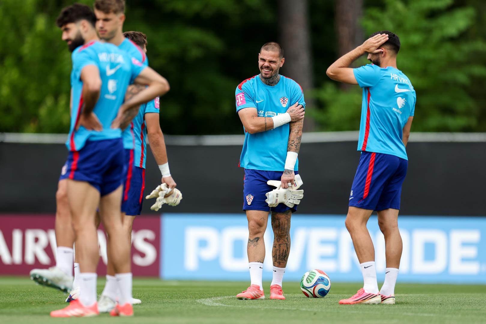 Izbornik Dalić potvrdio je kako će se za preostale dvije utakmice Hrvatska vratiti u sustav s četiri igrača u obrani, onom koji je i donio najveće uspjehe reprezentaciji kako sam kaže.