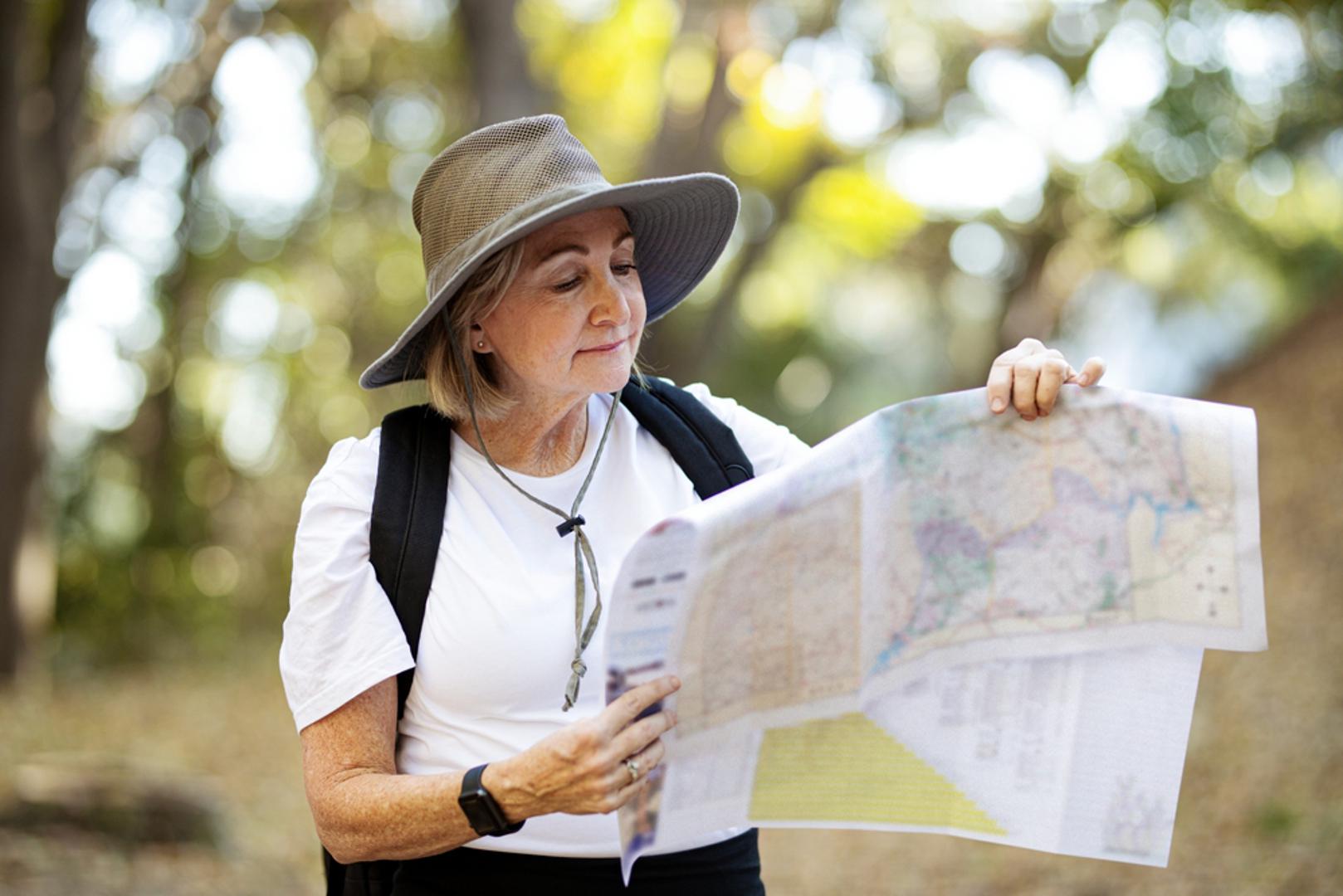 Znajte kada ne treba sve prepustiti tehnologiji: Tehnologija može biti sjajna pomoć, ali ako se na nju oslonimo prerano ili previše, riskiramo da oslabimo vlastite vještine. To se posebno vidi kod zadataka koje prvo moramo razumjeti sami, prije nego što ih prepustimo kalkulatoru, algoritmu ili drugom alatu. Ukratko, strojevi mogu pomoći, ali ne bi smjeli prerano preuzeti posao koji naš mozak još treba naučiti raditi.