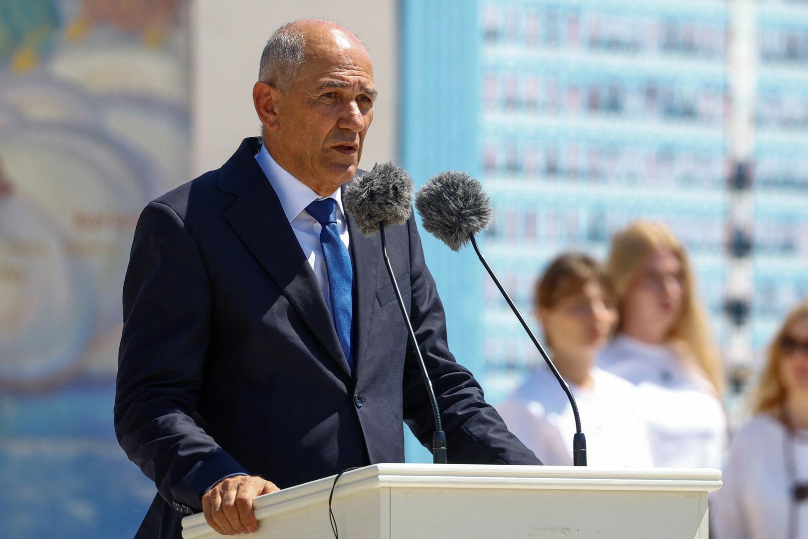 Na obilježavanju Dana državnosti u Kijevu sudjelovali su i predsjednici Albanije i Moldove, Bajram Begaj i Maia Sandu, rumunjski predsjednik Nicușor Dan, slovenski premijer Janez Janša te drugi europski i međunarodni dužnosnici.