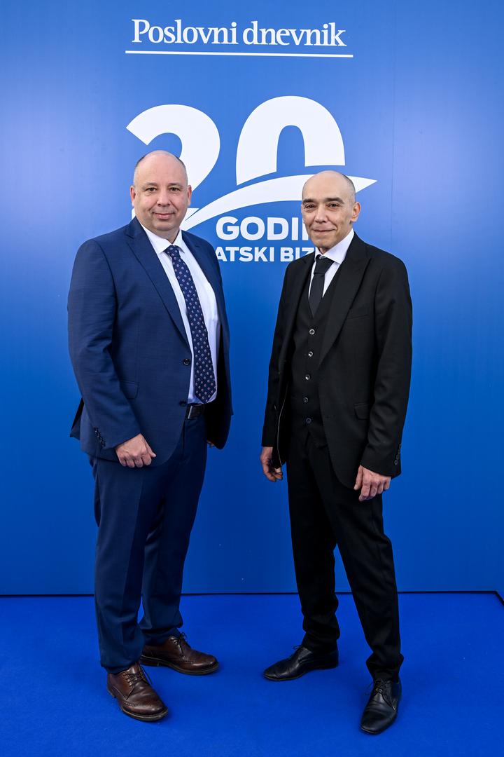 Hrvoje Pauković (HUO), Vladimir Nišević (Poslovni dnevnik)