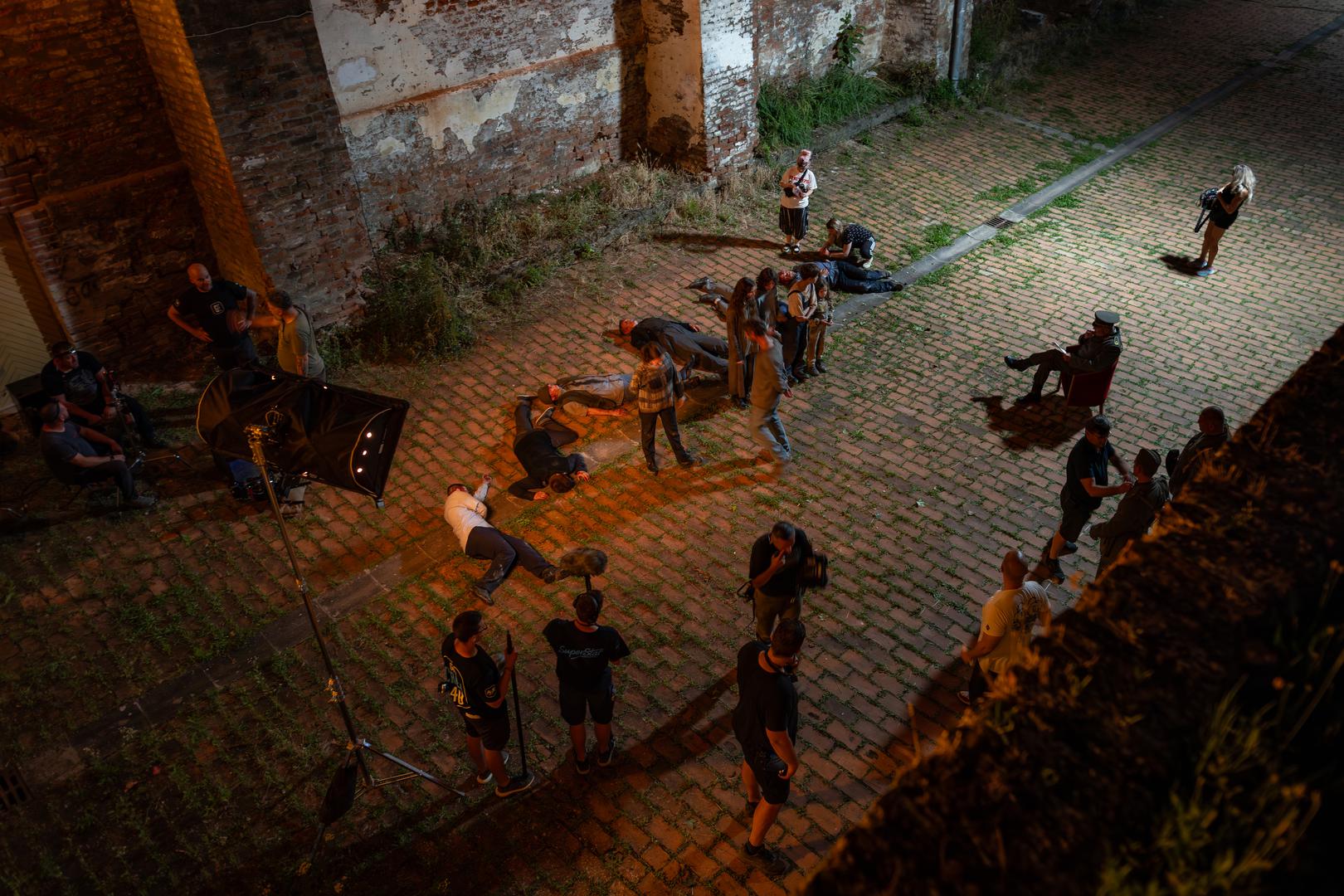 Radnja filma počinje kobnog 1. kolovoza 1991. selo je okupirano, a u napadu na Policijsku postaju Dalj živote je izgubilo dvadeset policajaca, petnaest pripadnika Zbora narodne garde te četiri člana civilne zaštite