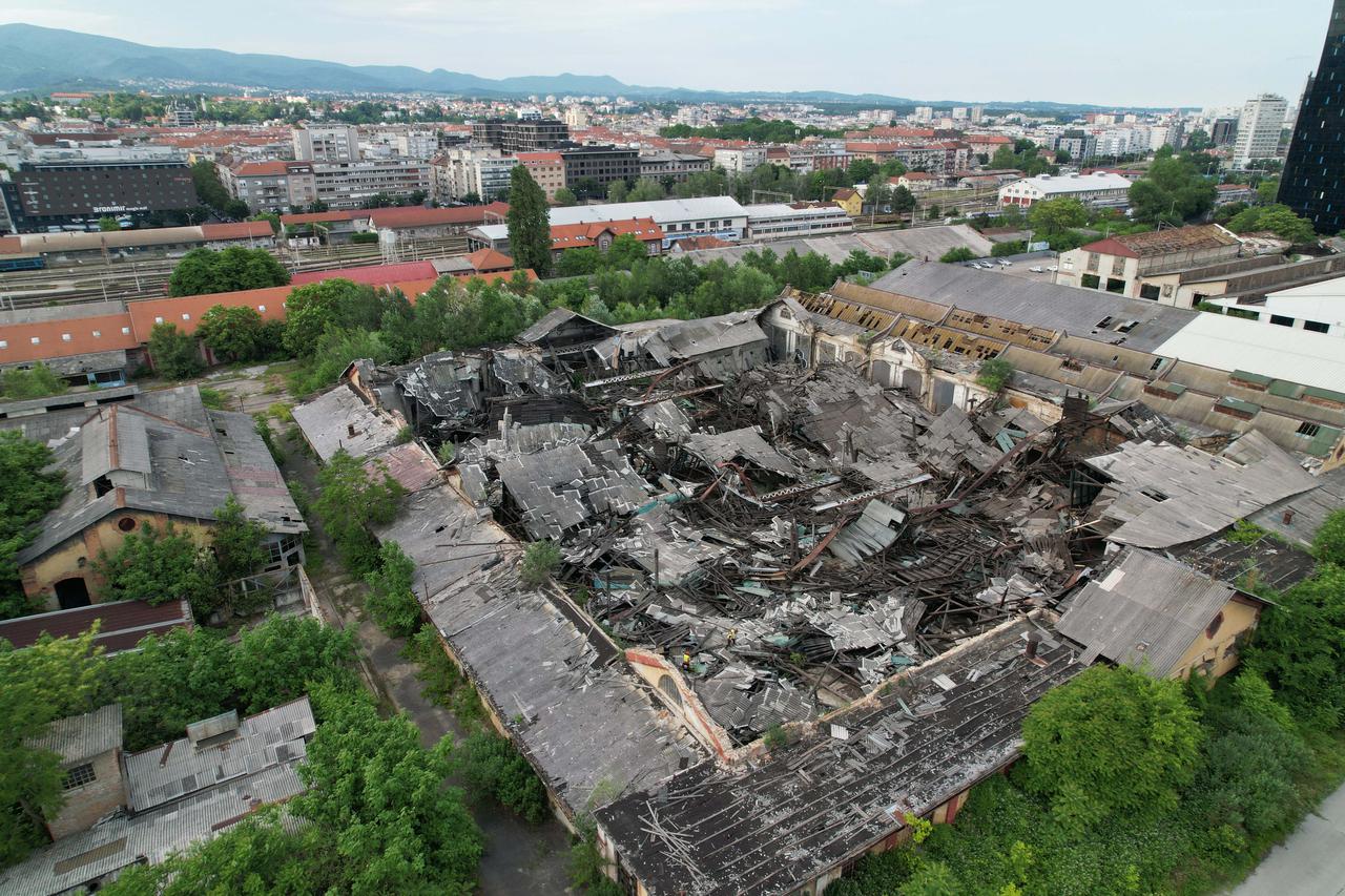 Zagreb: Pogled iz zraka na urušen krov u tvornici Gredelj