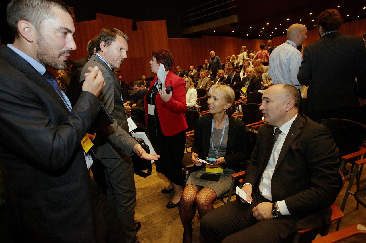 23.09.2015., Zagreb - U maloj dvorani KD Vatroslav Lisniski, u organizaciji Poslovnog dnevnika, odrzana je regionalna konferencija o liberalizacije trzista energije u jugoistocnoj Europi 'Energy market forum'. Ivan Tolj, Mislav Simatovic.  Photo: Zarko Ba