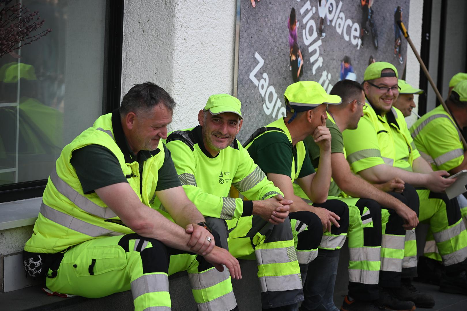 Maturanti su krenuli prema Bundeku gdje je za njih organizirana središnja zabava. 