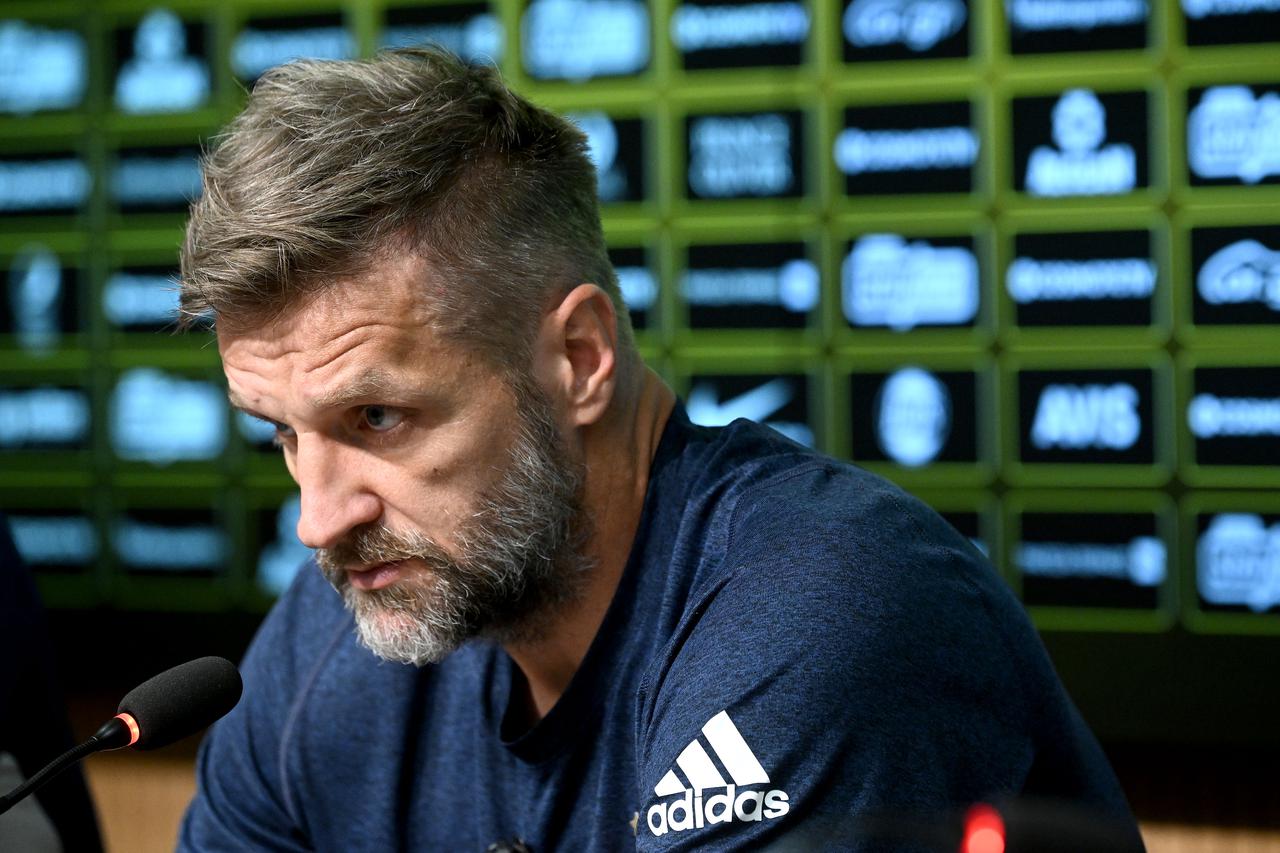 Atena: Igor Bišćan održao je konferenciju za medije uoči utakmice protiv AEK-a
