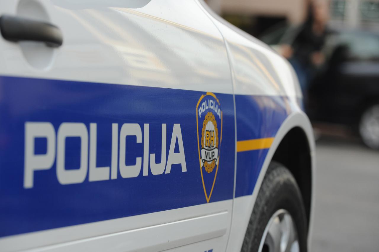 policija