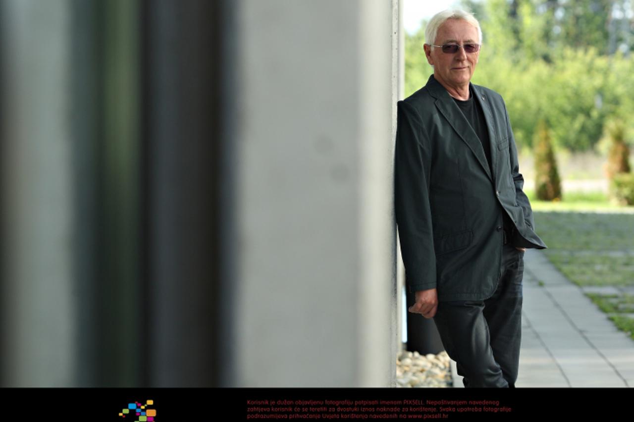 '25.04.2012., Zagreb - Pjevac Oliver Dragojevic. Portret. Photo: Davor Puklavec/PIXSELL'