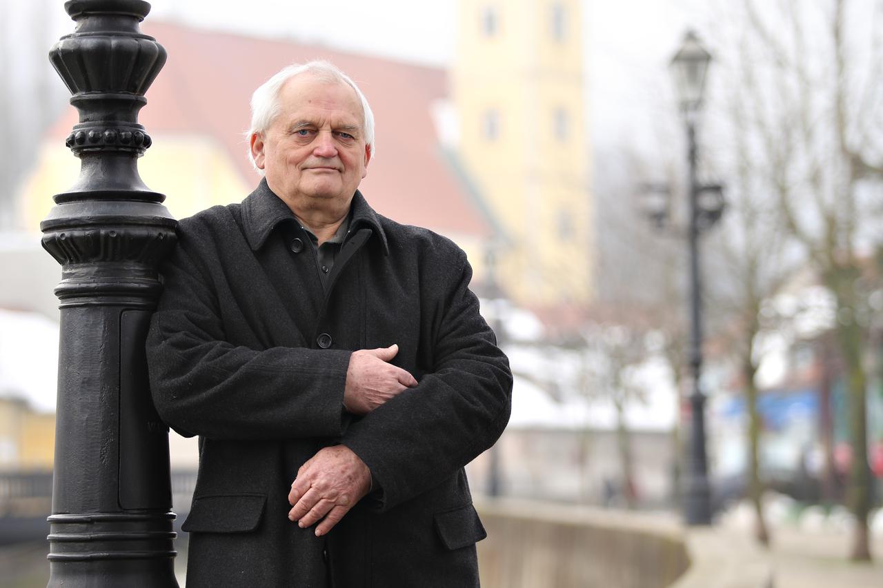 23.01.2013., Zagreb - Vladimir Paar, redoviti profesor na Prirodoslovno-matematickom fakultetu i akademik Hrvatske akademije znanosti i umjetnosti.  Photo: Davor Puklavec/PIXSELL