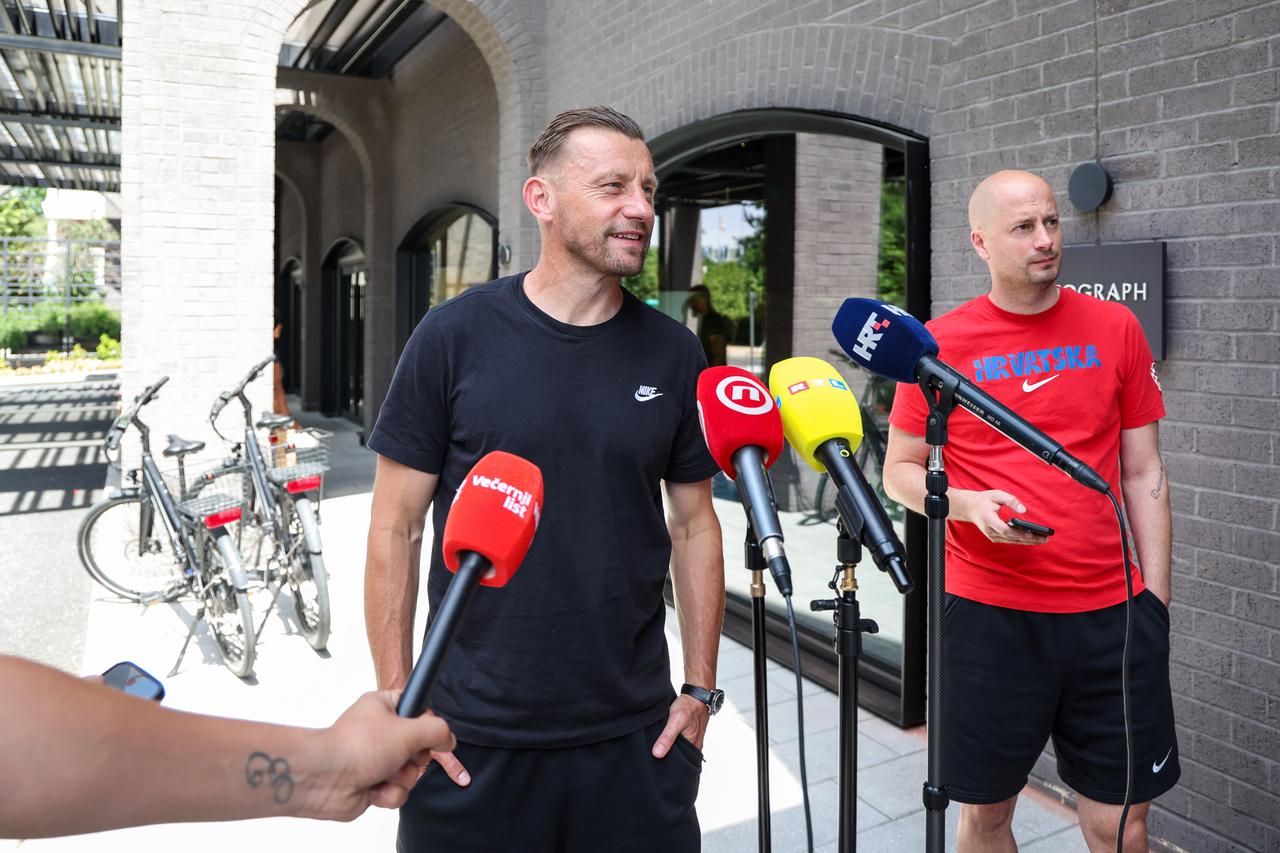 SP 2026 Alexandria: Ivica Olić dao izjavu ispred hotela Satire