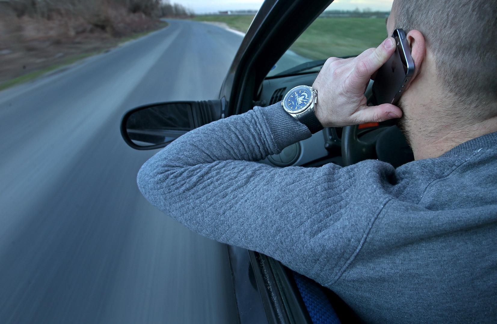 S tim na umu pokrenuli su dijalog o pitanju znate li kako provjeriti špijunira li netko vaš WhatsApp račun.

Društvenim mrežama počeli su kružiti videi u kojima ljudi objašnjavaju kako su shvatili da njihovi parteri imaju pristup njihovom WhatsApp računu bez da su toga bili svjesni, piše Forbes.