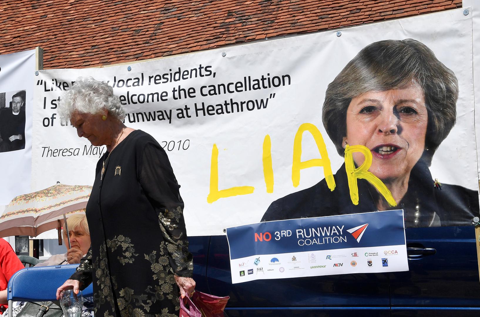 Za projekt je glasovalo 415 zastupnika a 119 je bilo protiv. Vlada je prisilila zastupnike Konzervativne stranke, duboko podijeljene u vezi s tim pitanjem, da podupru projekt.