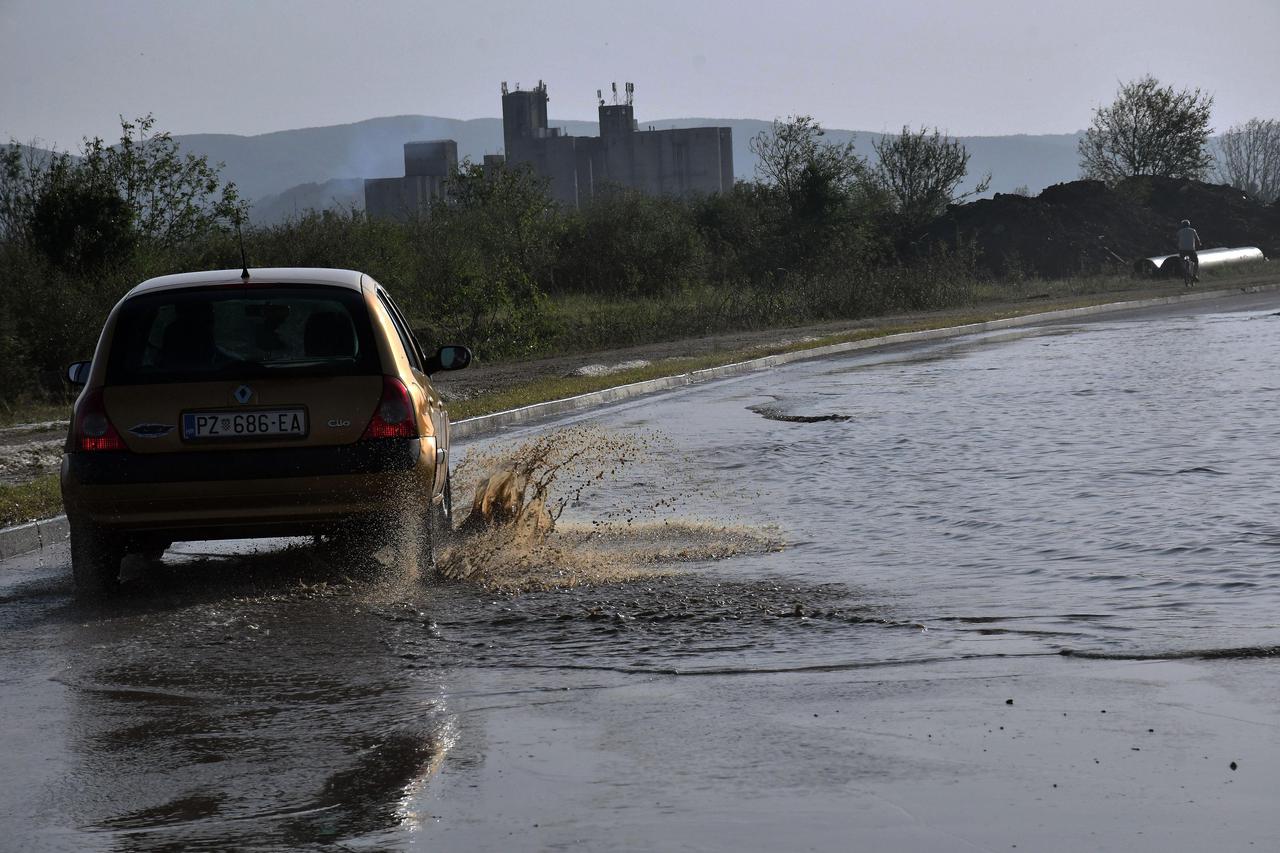 Snažno nevrijeme praćeno tučom poharalo Požegu i okolna sela