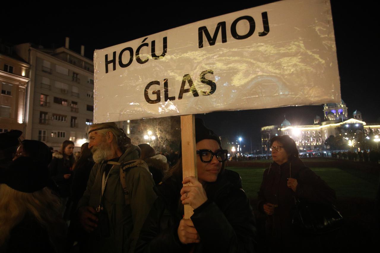 Tisuće ljudi na ulicama Beograda, oporba predaje zahtjev za poništavanje izbora