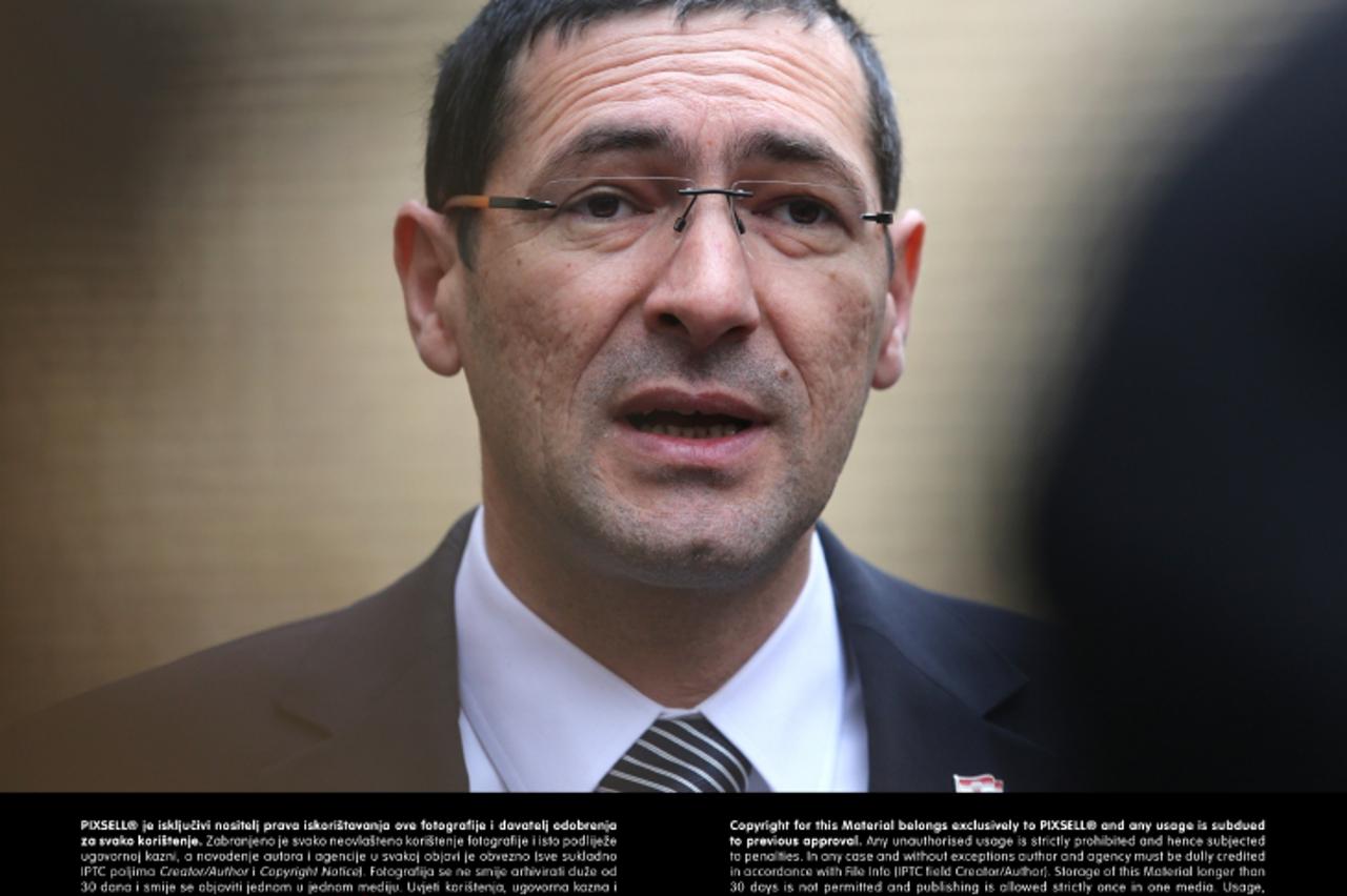 '01.01.2013., Zagreb - Predsjednik Republike Hrvatske i vrhovni zapovjednik Oruzanih snaga Ivo Josipovic i ministar obrane Ante Kotromanovic posjetili su Zapovjedno operativno srediste Glavnog stozera