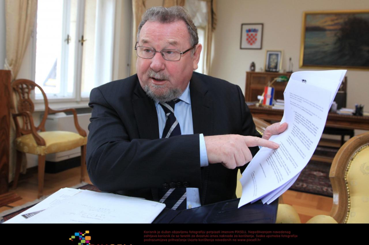 '25.11.2010. Markov trg, Zagreb - Vladimir Seks, potpredsjednik Sabora. Photo: Patrik Macek/PIXSELL'