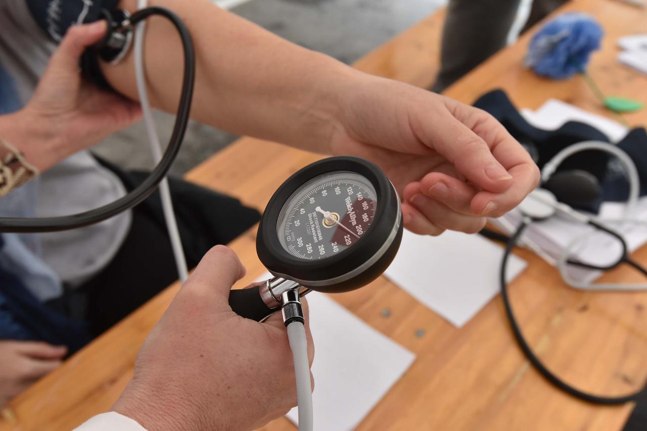Pula: Gra?anima mjeren krvni tlak povodom obilježavanja Tjedna mozga