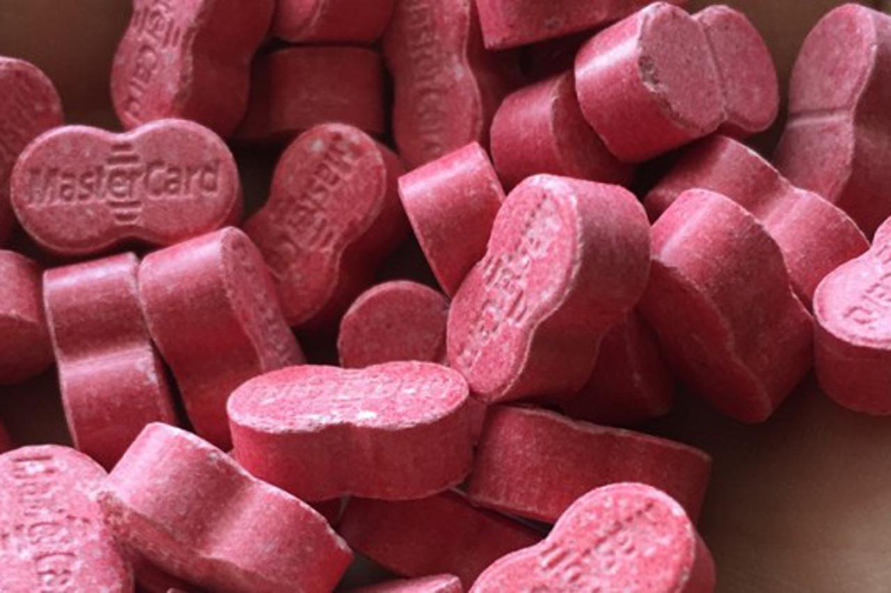 Nova pilule u obliku simbol 'Mastercarda' loga