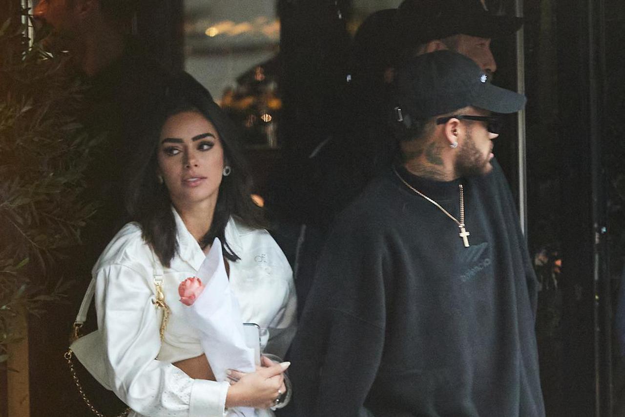 Pariz: Neymar Jr kupio dvije ruže za svoju djevojku Brunu Biancardi