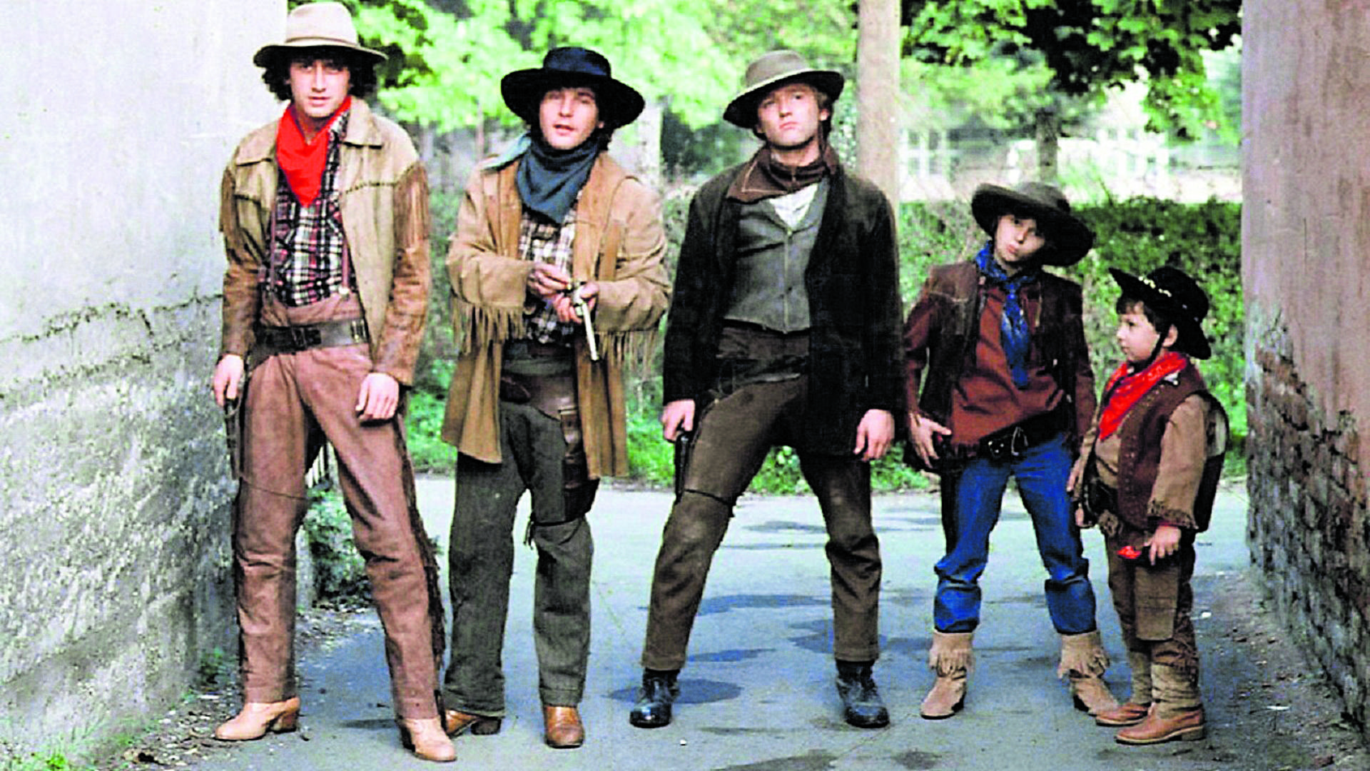 Sjećate li se  braće Vragec: Dragec (Tomislav Štriga), Pero (Ivica Zadro), Mazalo (Damir Šaban), Cobra (Mario Mirković) i Buco (Edin Osmić) koji su nas zabavljali svojim zgodama u popularnoj seriji Smogovci?