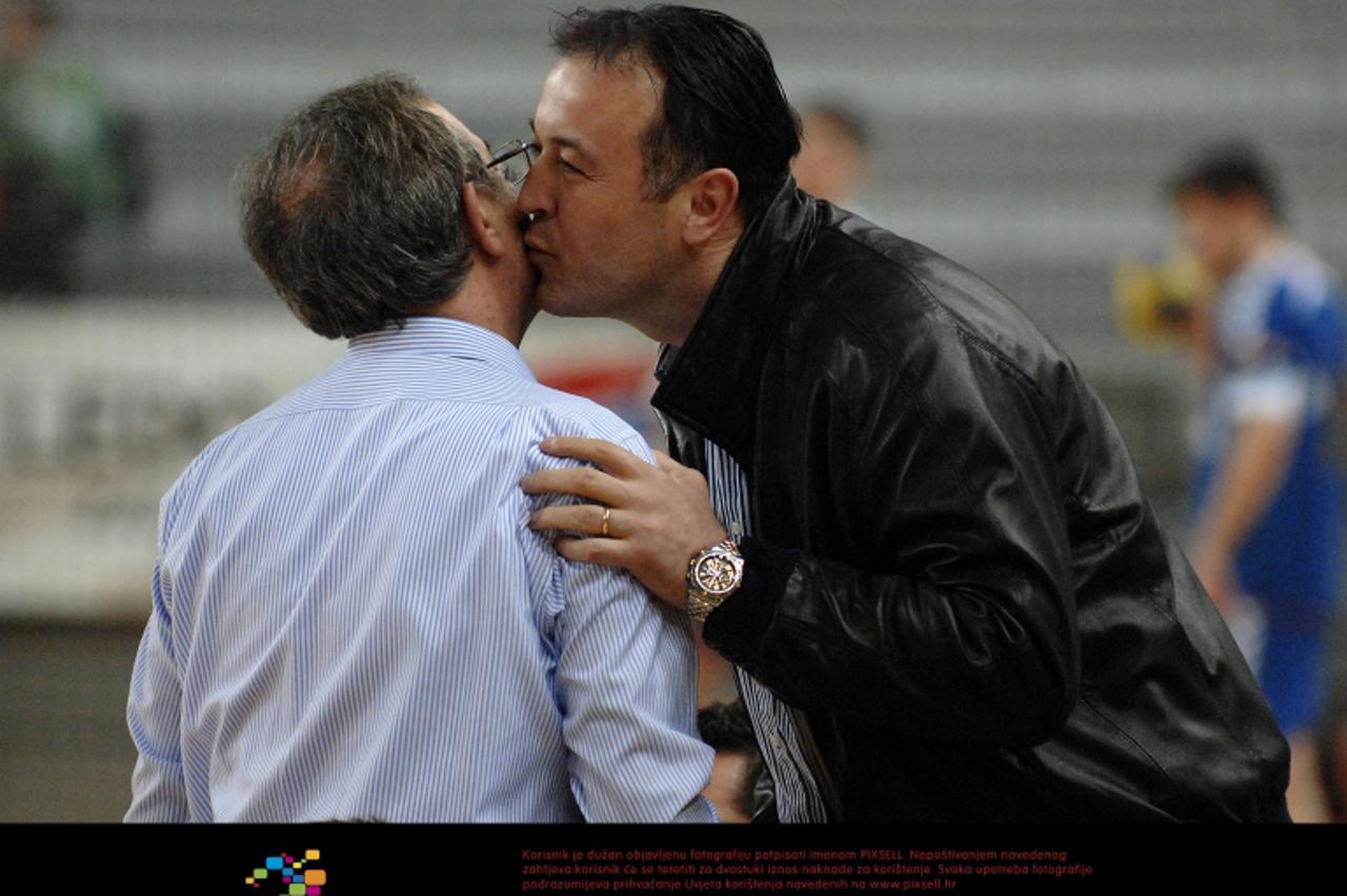'11.03.2012., Varazdin - Utakmica 20. kola SEHA regionalne rukometne lige izmedju RK Croatia Osiguranje Zagreb i RK Metalurg Skopje. Lino Cervar, trener Metalurga i Slavko Goluza. Photo: Vjeran Zganec